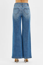 Load image into Gallery viewer, High Rise Heart Pocket Jeans