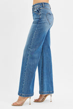 Load image into Gallery viewer, High Rise Heart Pocket Jeans