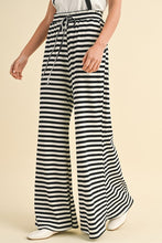 Load image into Gallery viewer, Striped Wide Leg Pants