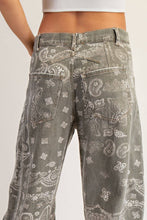 Load image into Gallery viewer, Paisley Printed Barrel Jeans