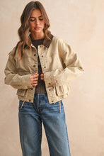 Load image into Gallery viewer, Contrasting Collar Utility Jacket
