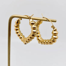 Load image into Gallery viewer, Hollow Screw Heart-shaped Huggie Earrings