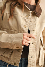 Load image into Gallery viewer, Contrasting Collar Utility Jacket
